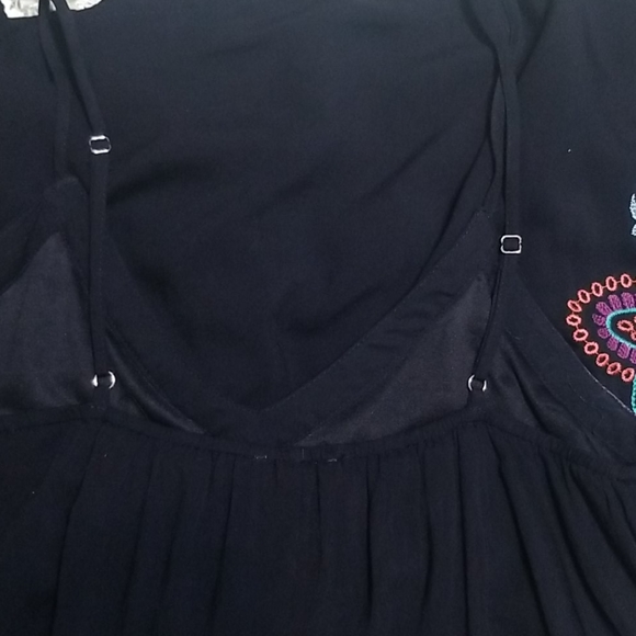 Sleeveless Floral Dress - Picture 3 of 4